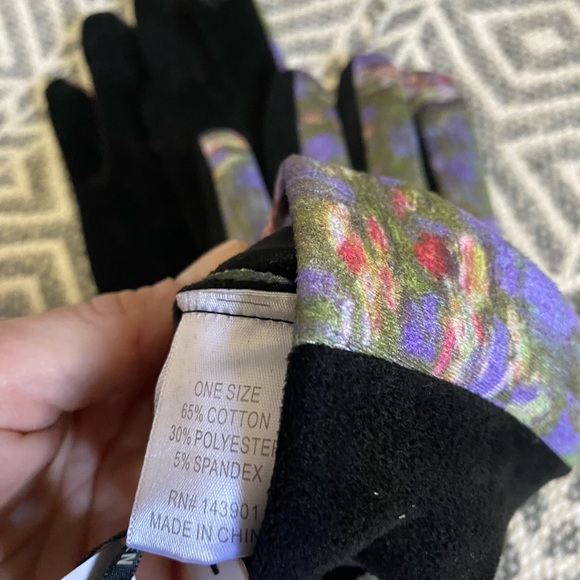 *3 for $12* NWT Touch Screen Compatible Gloves - Picture 6 of 6